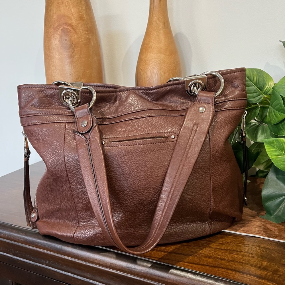 B. Makowsky Large Leather Shoulder Tote Bag - Picture 3 of 13
